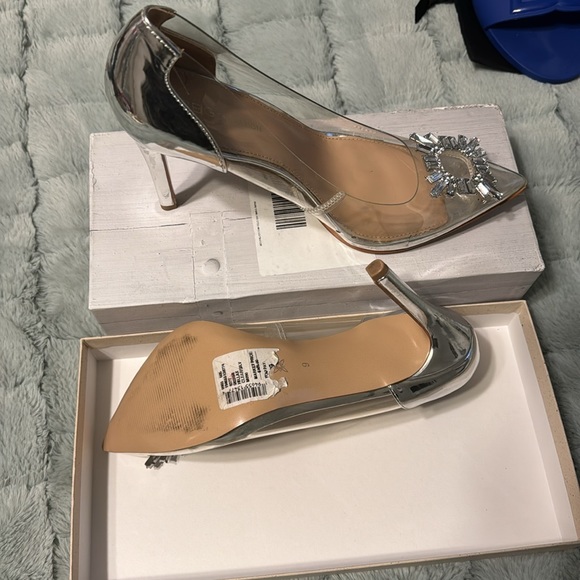 Clear with sliver design on the front - Picture 4 of 4